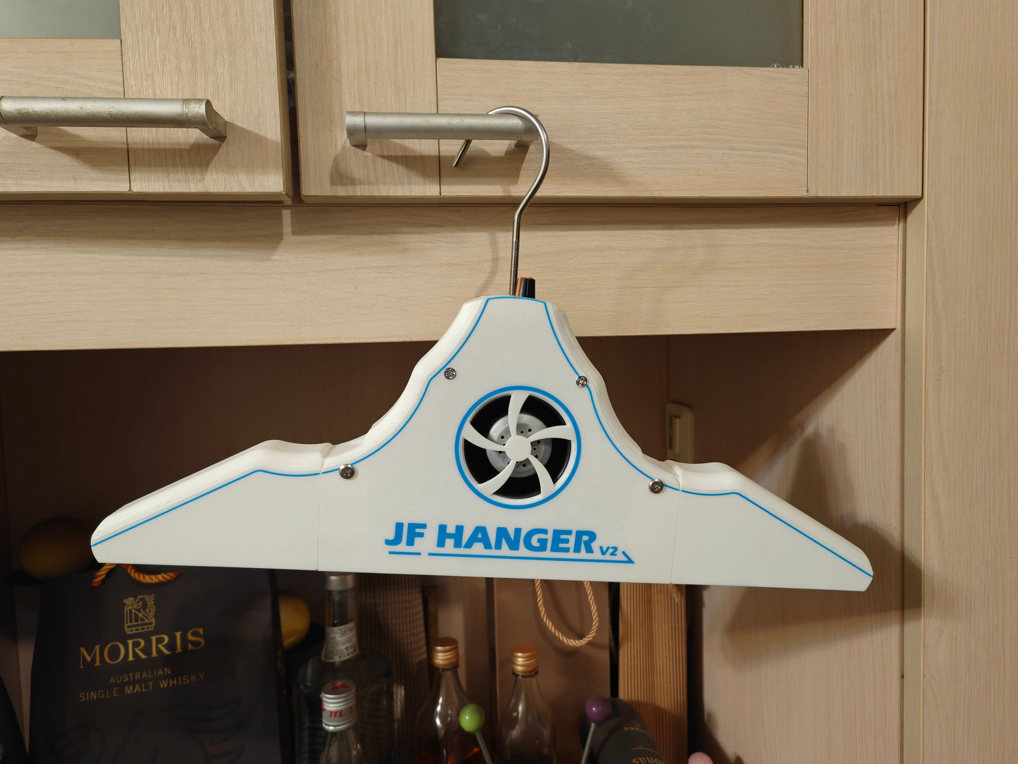 JF powered foldable fursuit hanger V2