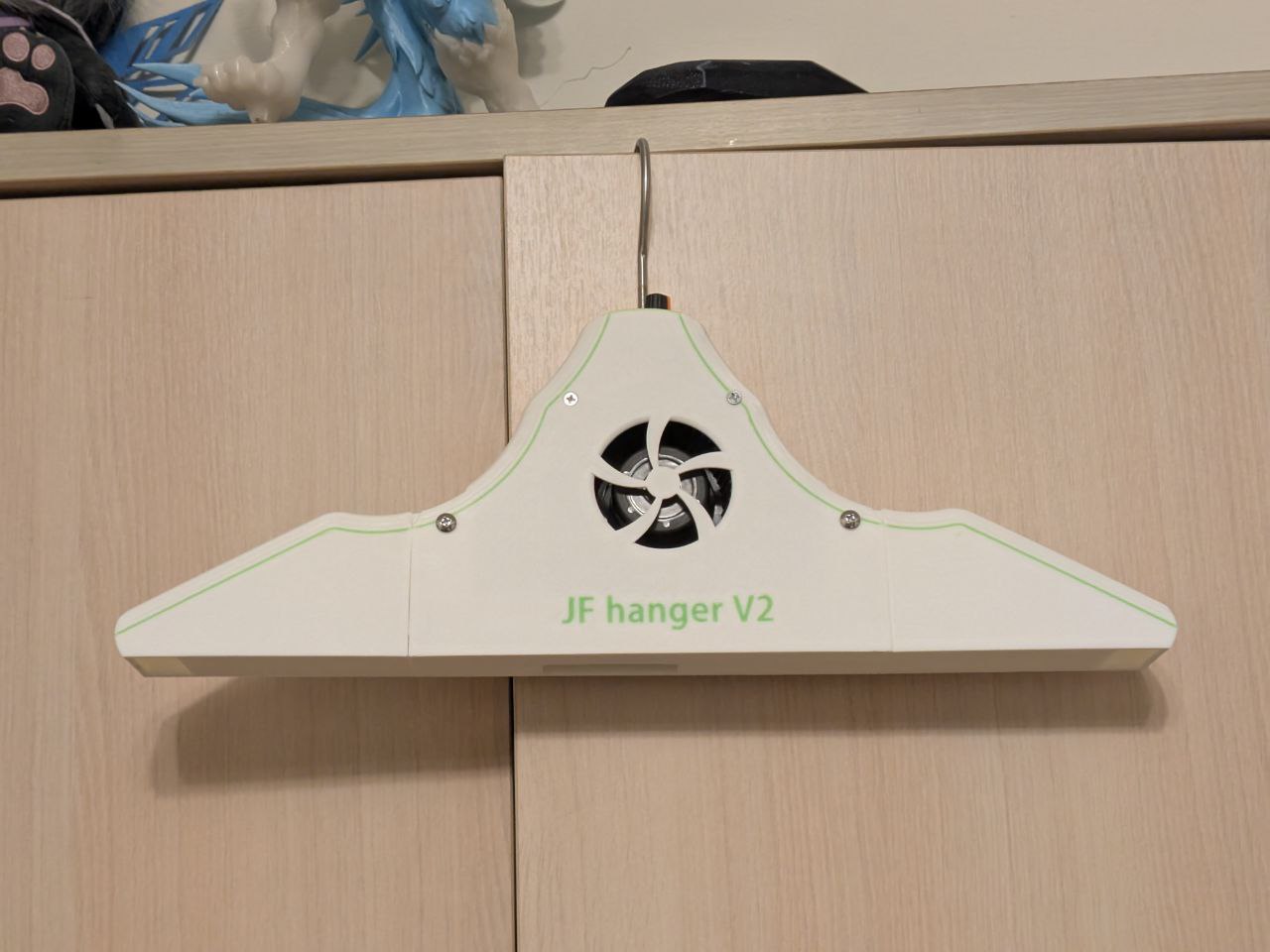 JF powered foldable fursuit hanger V2